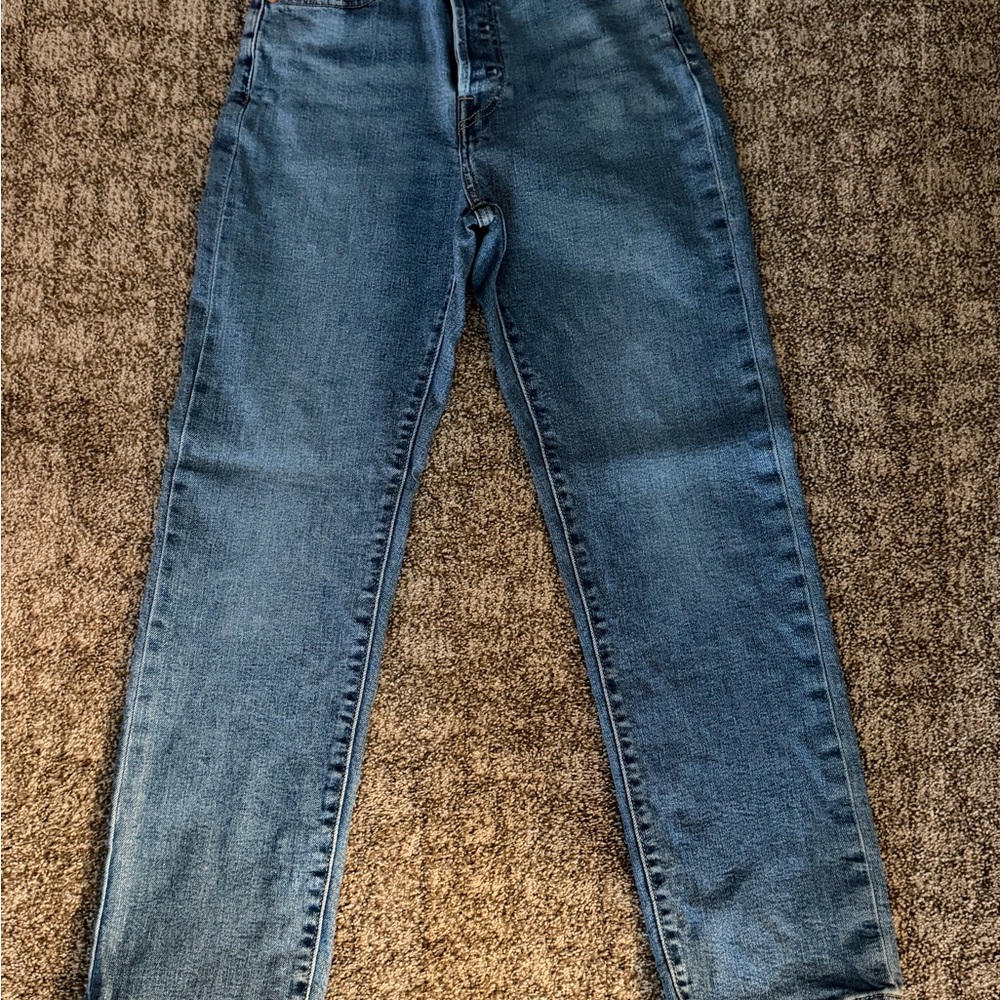 Levi's Women's Straight Leg Jeans in Medium Blue Denim